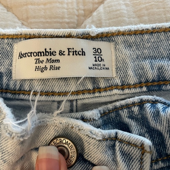 Abercrombie mom jeans like new - Picture 2 of 2